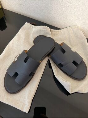 Hermes Men’s Black Leather Slide Sandals – Sleek Open-Toe Design